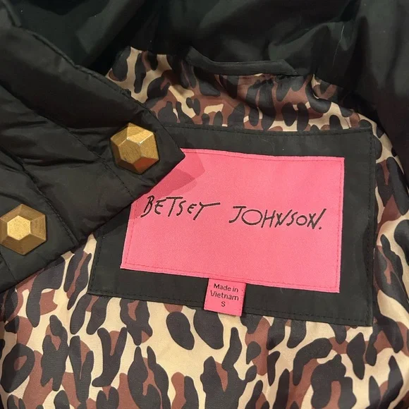 Betsy Johnson puffer Women's Coat - Picture 8 of 8